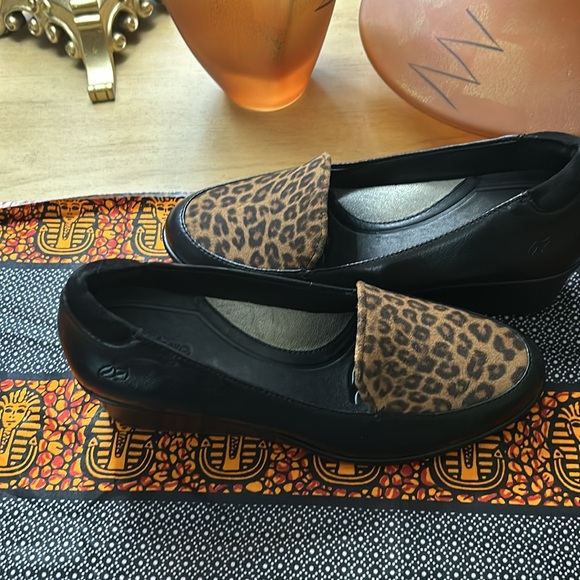 EUC Nurture Black Leather and Animal Print, Cheetah, Wedge Loafers - Picture 10 of 10